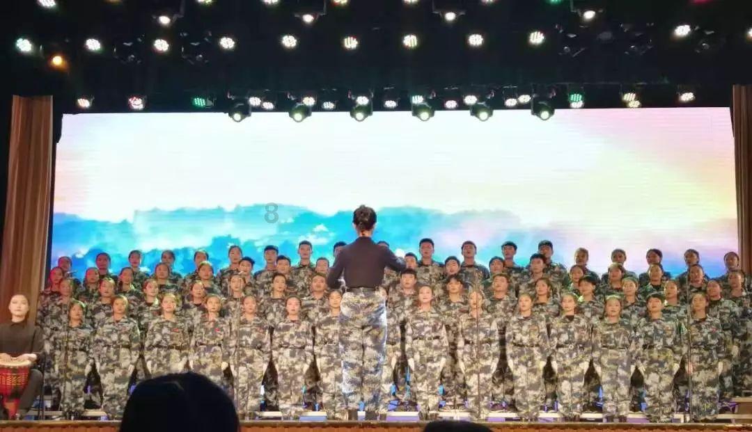 妈妈和哥哥不让妹妹吃饭买衣服怎么办？游戏画面